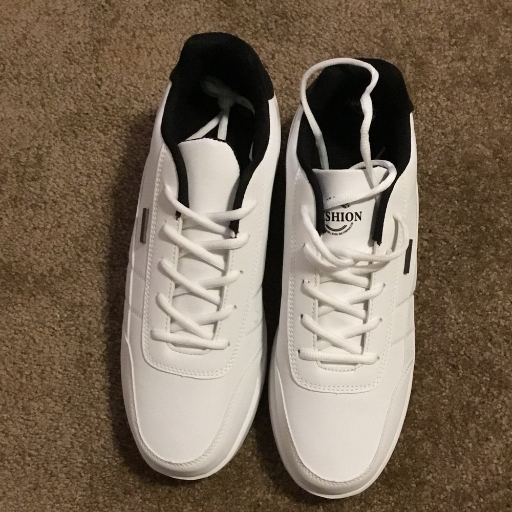 NWOT Mens Golf Shoes